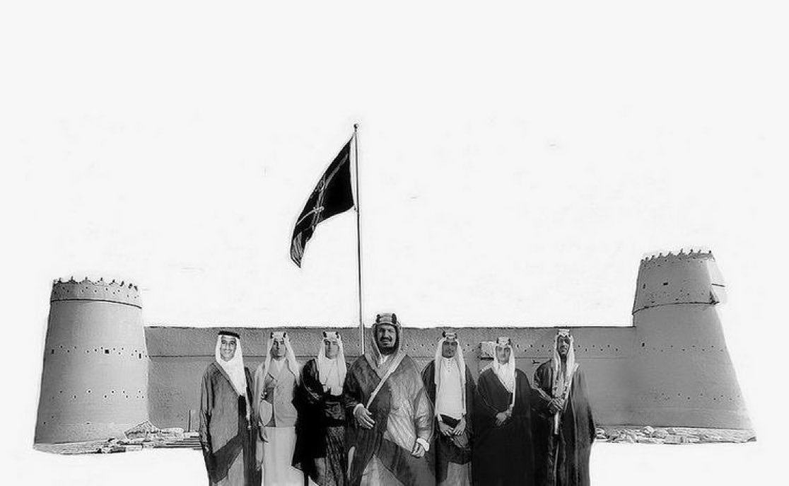 حفظ الله بلادنا السعودية 🇸🇦 وحفظ أهلها وحفظ حكامها  ..

كل عام والسعودية 🇸🇦 بألف خير  ..

 #اليوم_الوطني_عزنا_بطبعنا_95