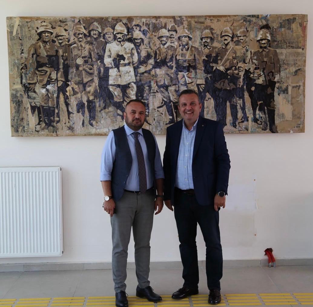 İl Müdürümüz Sn. Ali Kemal Atlı Namık Kemal Üniversitesi Güzel Sanatlar,Tasarım ve Mimarlık Fakültesi Dekanı Prof.Dr. Sn.Murat Özyavuz’u ziyaret etti. Görüşmede şehircilik ve mimarlık konularında görüş alışverişinde bulunuldu