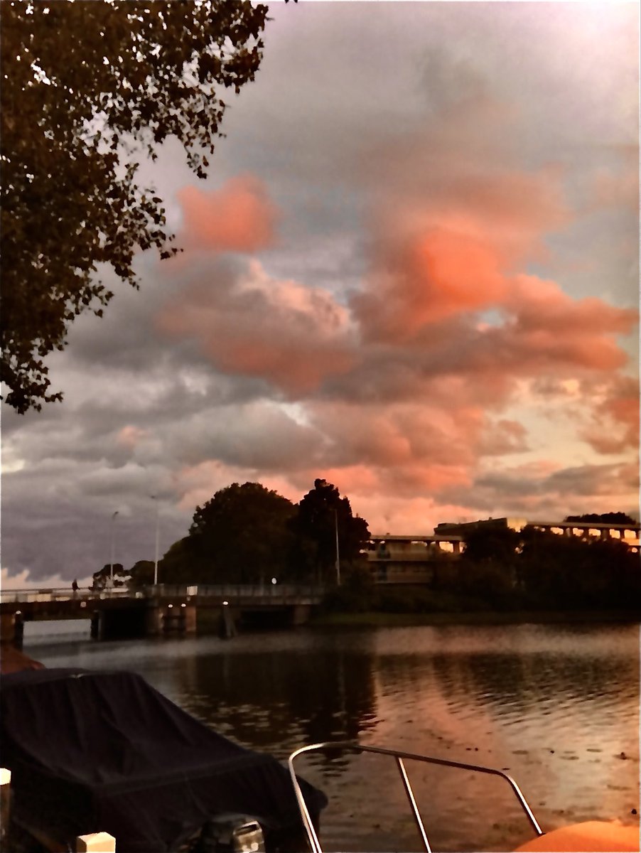 Zonsondergang in Woerden zojuist #woerden