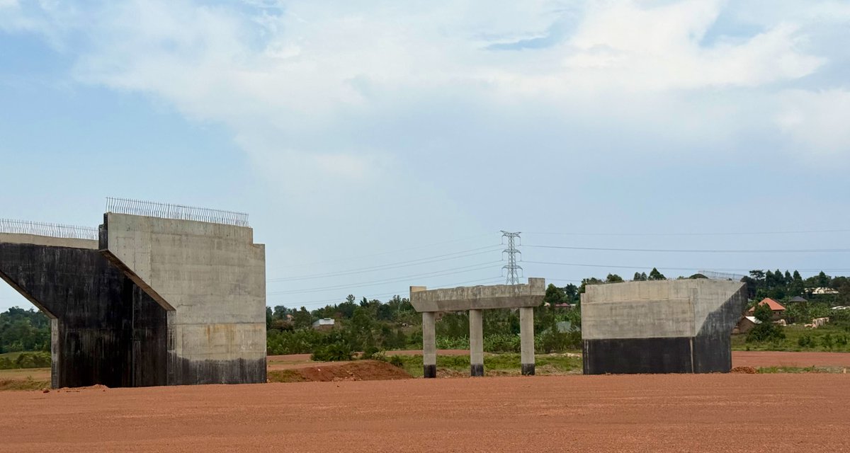 📌Today’s Office: Busega—Mpigi Expressway project !

Hosted MPs on the Committee on National Economy as we seek additional financing for the project.

Project at 46% progress

The project now includes the game changer Busega Systems Interchange designed to link seamlessly with