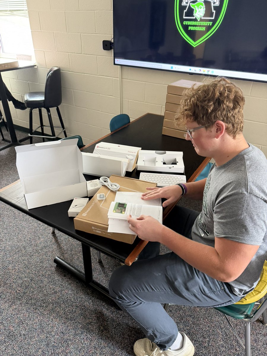 Mr. Kukarola tweet media