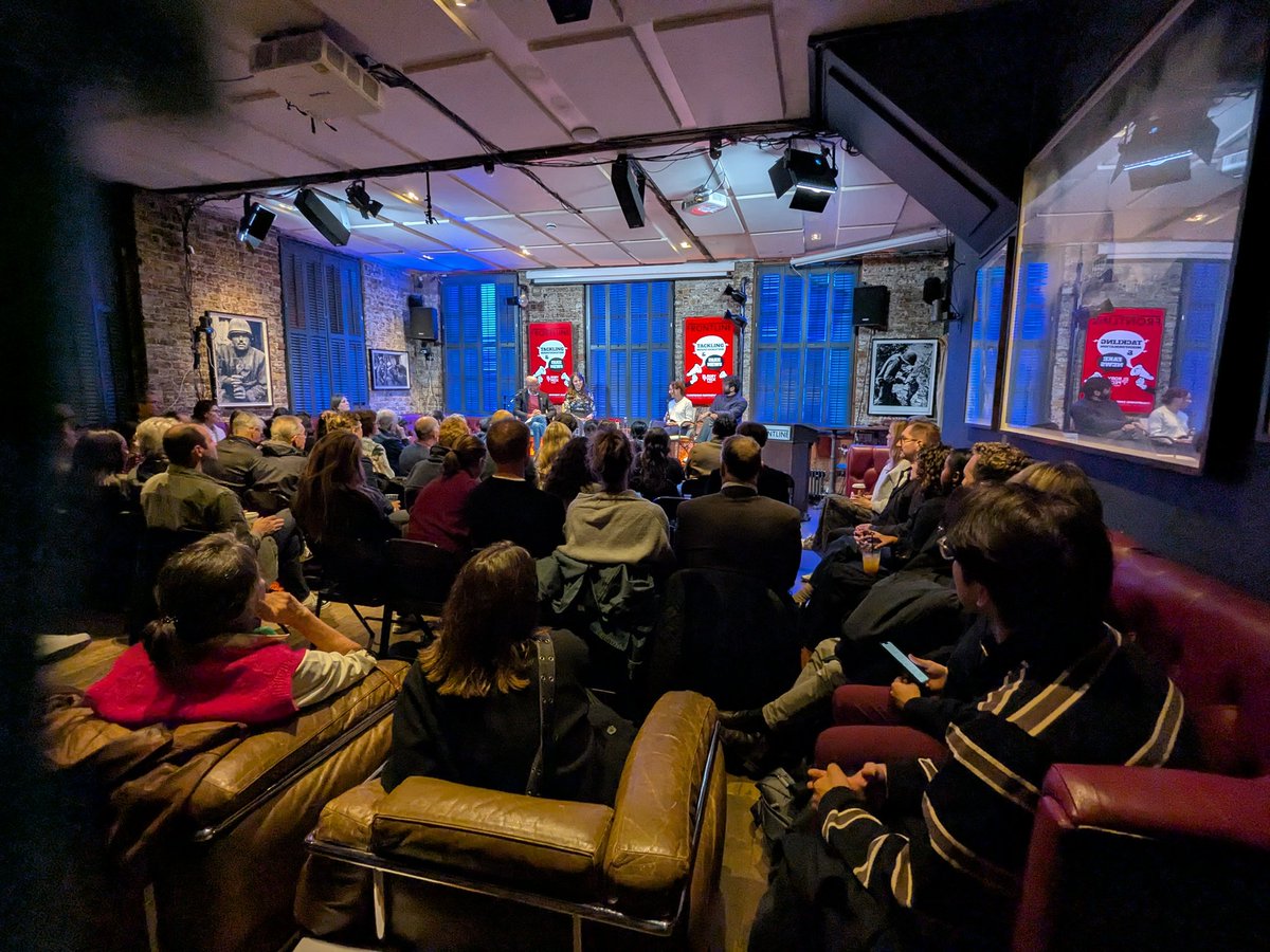 rorypecktrust's tweet image. A packed room this evening @frontlineclub . Thank you to our expert panellists for a fascinating conversation Tami Hoffman at The Guardian, Dr Manny Ahmed @openorigins and @lee_georgina at Channel 4 News. 

#fakenews #misinformation #authenticity #journalism