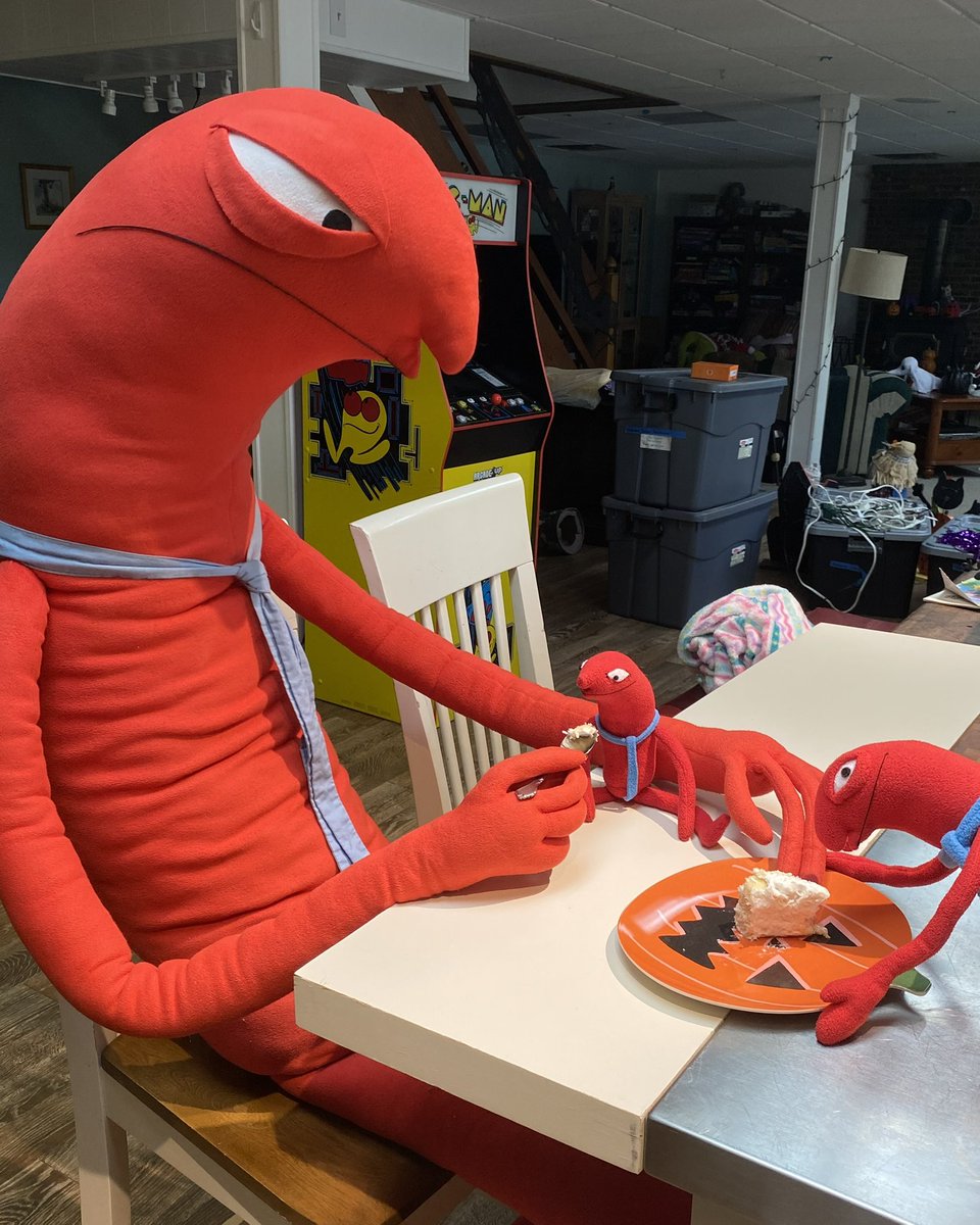 emme (@basicallyedd) on Twitter photo he really thought he could take allan’s food without him noticing he really thought he could take allan’s food without him noticing