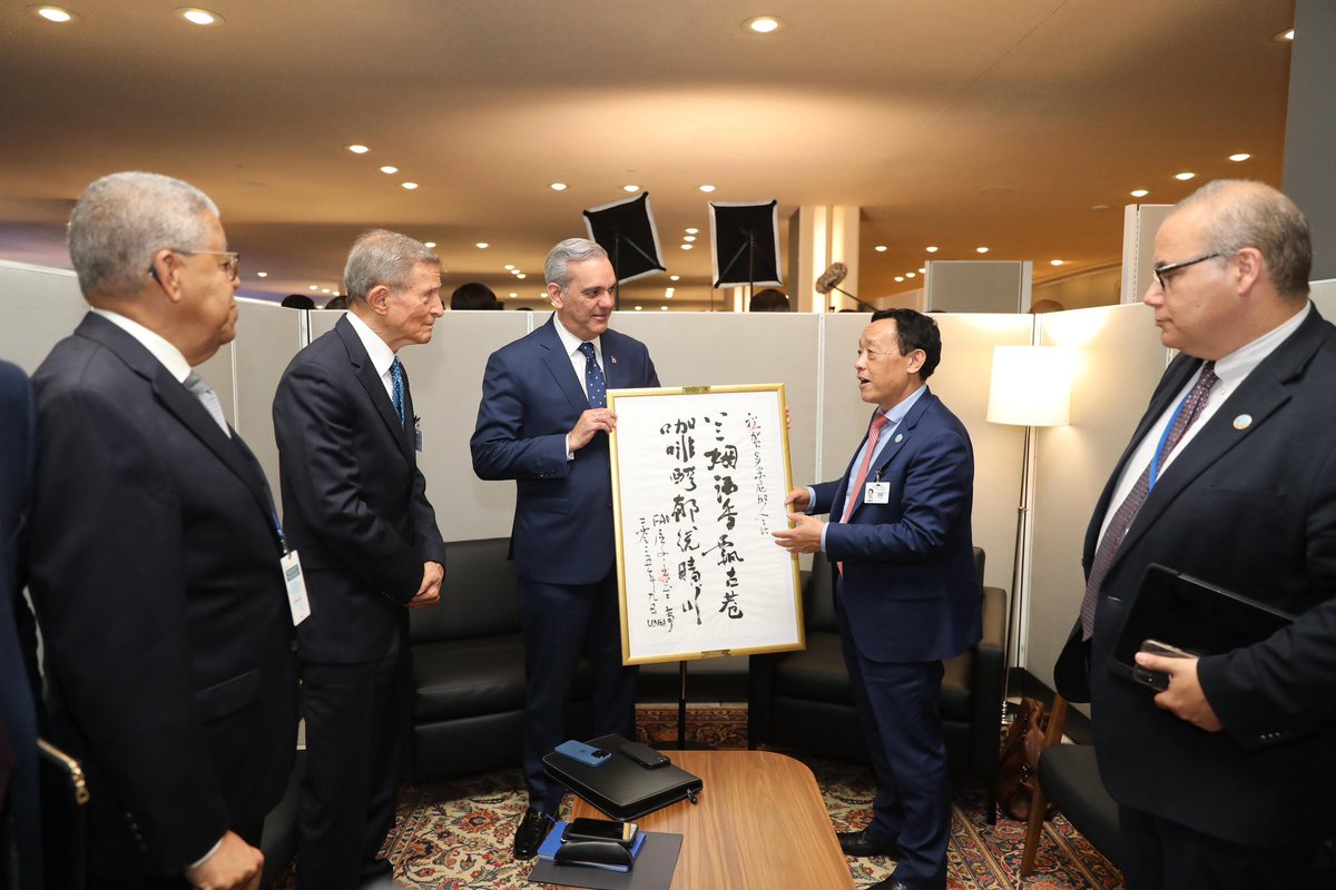 Director de la FAO prevé que República Dominicana alcanzará el objetivo de “Hambre Cero” en dos años

El presidente Luis Abinader sostuvo este martes una reunión bilateral con el director general de la Organización de las Naciones Unidas para la Alimentación y la Agricultura