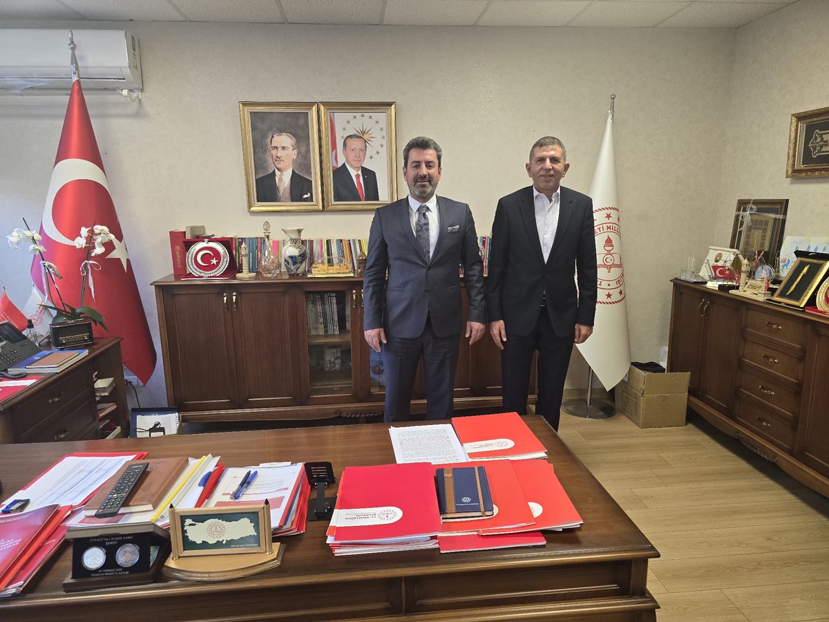 tekdemiRamazan's tweet photo. Temel Eğitim Genel Müdürü Sayın Ebubekir Sıddık SAVAŞÇI’yı
ziyaret ettik.

Kıymetli Genel Müdürümüze nazik kabulleri ve yakın ilgileri için çok teşekkür ederiz.

@tcmeb https://t.co/qDVxhBw1Ga