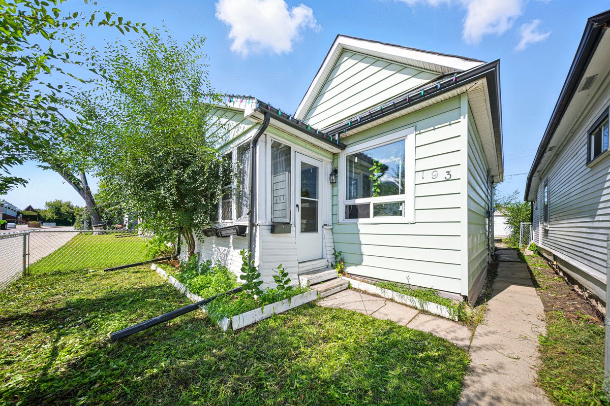 RealtorEmthe's tweet image. ✨Price Reduction✨
     MLS : 202521687
     193 Mighton Ave, WPG, MB. 
     
    Call for details (204)803-5575
    Emily Beitz / RE/MAX Associates #remaxhustle #realestate