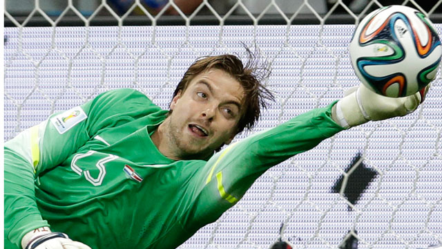 Footballtweet's tweet photo. 🇳🇱 Tim Krul has retired from professional football at the age of 37. 

🧤 Throwback to the 2014 World Cup when he became the super sub goalkeeper, coming off the bench late in extra time and saved two penalties as the Netherlands beat Costa Rica in a shootout.

👏 Go well, @TimKrul.