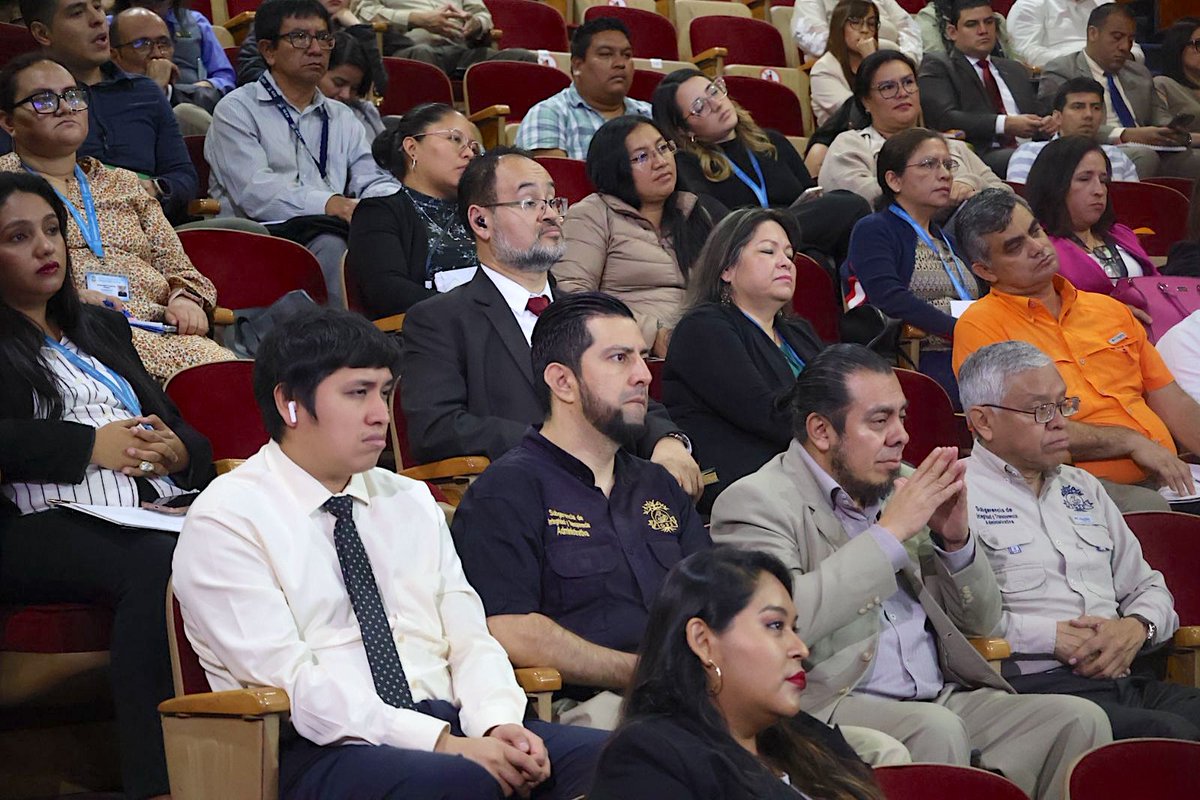 IGSS_gt's tweet photo. La licenciada María del Cármen Mora, Jefe de Departamento Administrativo del Departamento de Comunicación Social y Relaciones Públicas, destacó que el #IGSS alcanzó una calificación del 92.% en cumplimiento de la Ley de Acceso a la Información Pública durante 2024, según evaluaciones de la @PDHgt  y resaltó que este año han sido atendidas 2 mil 173 usuarios en la Unidad de #AccesoALaInformación.