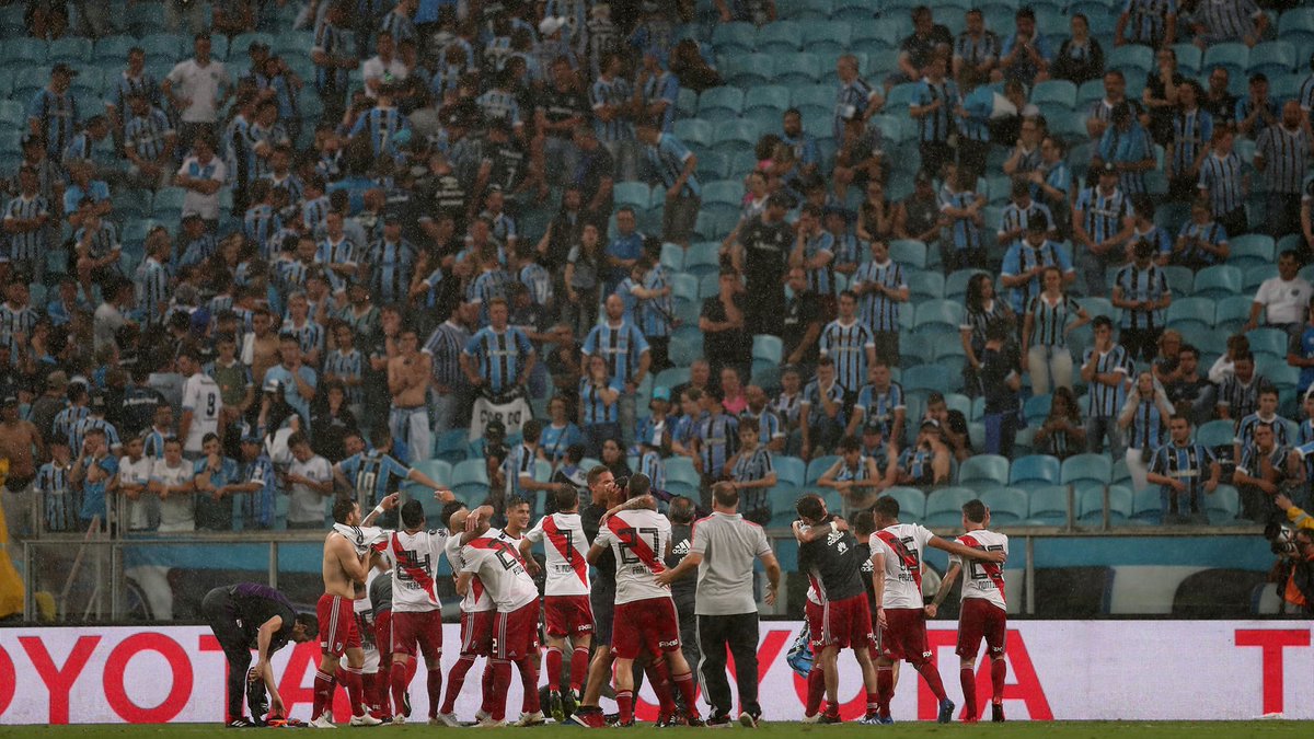 Por otra noche como está, doy mi vida.