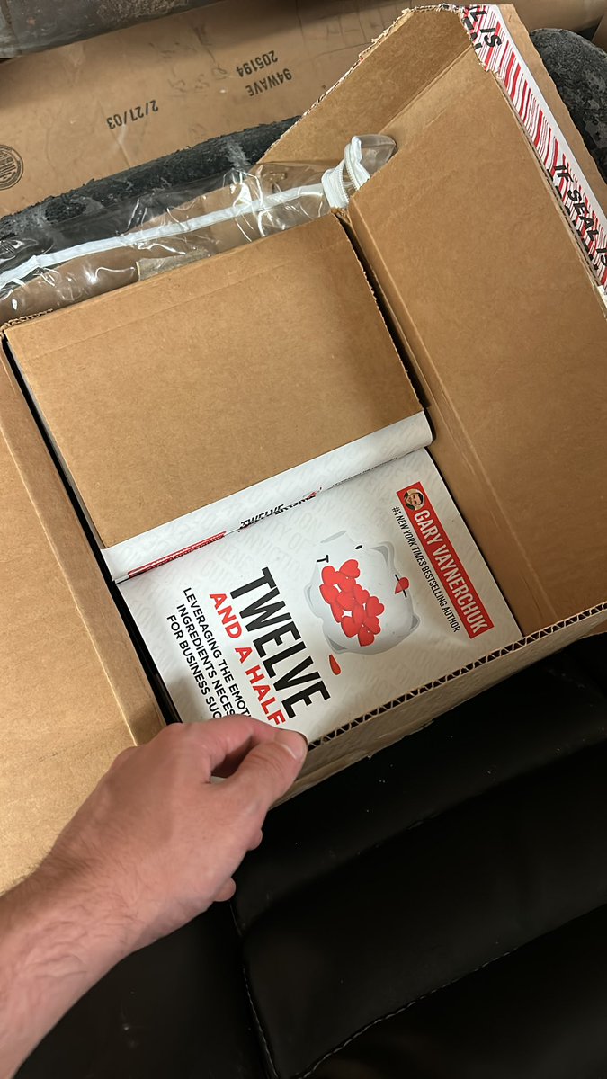 bobbyjuked's tweet photo. @garyvee cleaning out the basement and came across a whole box of gold https://t.co/xGCoRy8Ilx