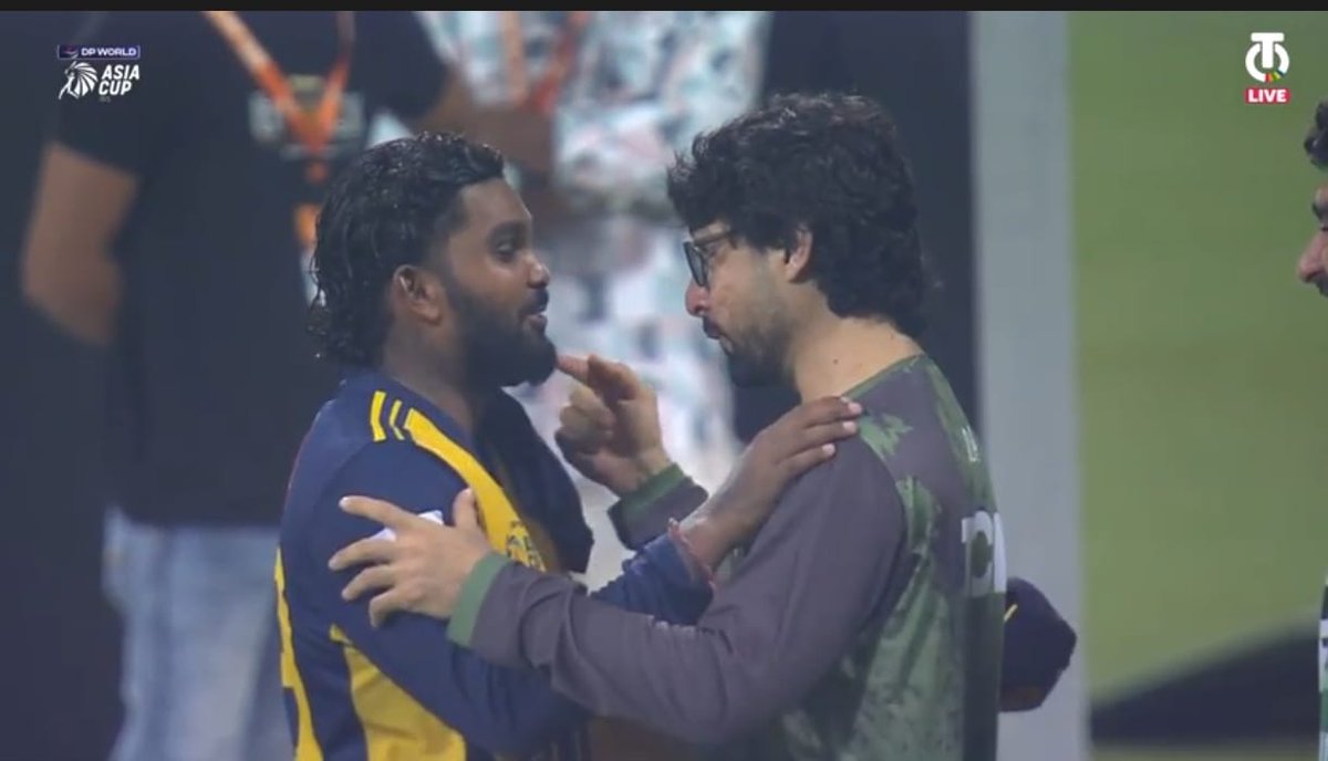 SajSadiqCricket's tweet photo. A nice touch from Hasaranga and Abrar Ahmed at the end of the game. Hugs, smiles, respect and no doubt a laugh about them copying each other's celebration #SLvPAK #AsiaCup2025 https://t.co/6TCIyQJDZT