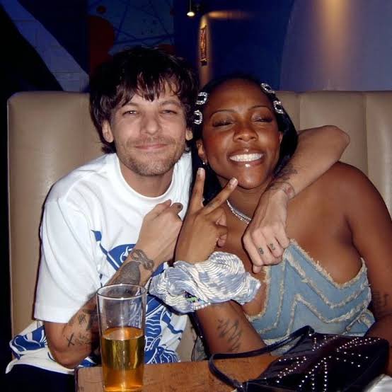 “Louis tem fãs no mundo inteiro, mas os do Brasil são diferentes. Meus fãs se juntaram aos dele, e aí a coisa aconteceu”

— Rachel Chinouriri sobre perceber a presença de fãs brasileiros após turnê com Louis Tomlinson.