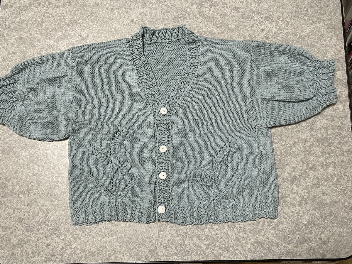 #TinyLilyCardigan
やっと完成しました😅
すずらんが可愛い♡
