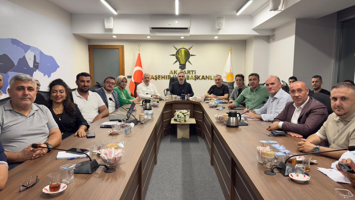 Haftalık ilçe Yürütme ve Yönetim Kurulu Toplantımızı teşkilat mensuplarımızın katılımlarıyla gerçekleştirdik.

Önümüzdeki süreçte gerçekleştireceğimiz çalışmaları müzakere ettik. Alınan ve istişare edilen kararların hayırlara vesile olmasını dilerim.

Azim ve kararlılıkla