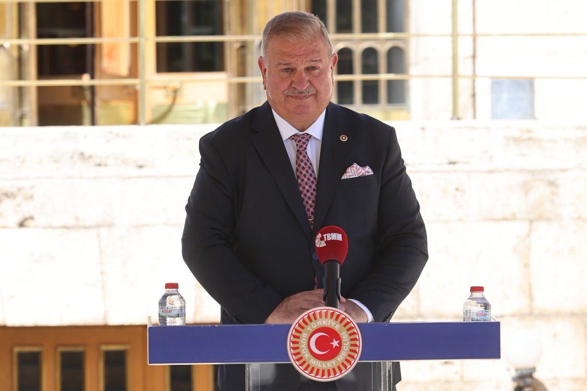 “SAYIN ERDOĞAN’IN AMERİKA ZİYARETİNDEKİ ÇELİŞİK GELİŞMELER”
Birleşmiş Milletler Genel Kurulu için ABD’de bulunan Sayın Erdoğan’ın ABD Başkanı Trump ile yapacağı görüşme öncesinde yaptığı açıklamada; “Netanyahu çok acımasız bir şekilde, Gazze’de meydana gelen soykırımda on binleri