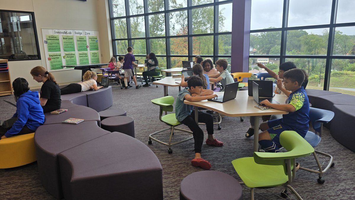 SeidlSTEAMspace's tweet image. &quot;Can we sit by the windows?&quot;
Rain or shine, we love our flexible seating options!
