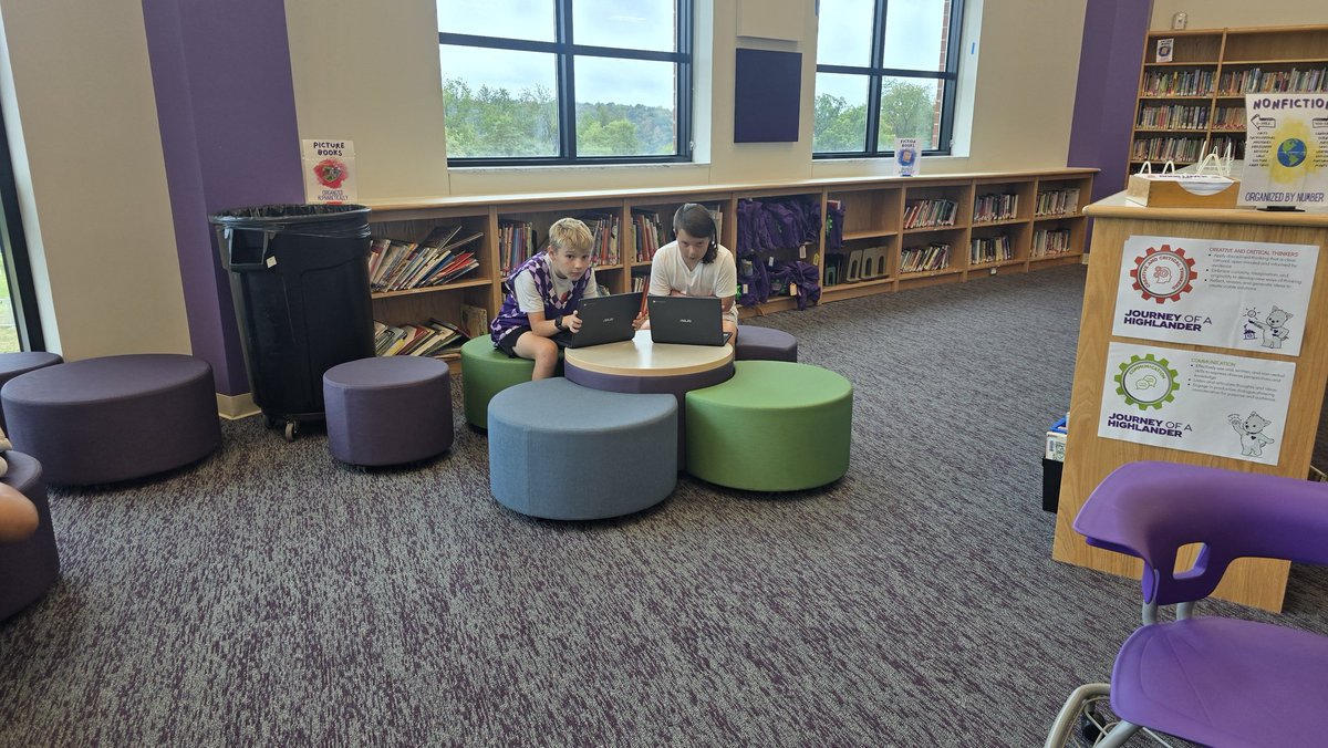 SeidlSTEAMspace's tweet image. &quot;Can we sit by the windows?&quot;
Rain or shine, we love our flexible seating options!
