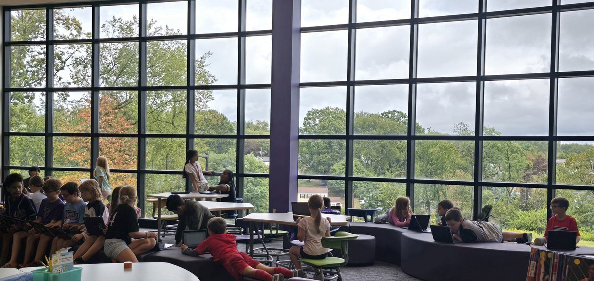 SeidlSTEAMspace's tweet image. &quot;Can we sit by the windows?&quot;
Rain or shine, we love our flexible seating options!