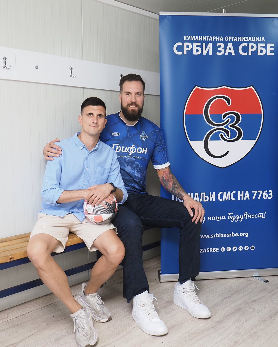 simke33's tweet image. Otkriću vam #CheatCode za novi Football Manager 2026: Kupite Raduljicu iz Železničara iz Inđije, stavite ga u napad kao ‘Target Man’, forsirate centaršuteve i čekate da samo “pakuje” golove 🎯🥅 Pre toga SMS na 7763 i radi 100% 😀
Zaista, biće Radulja u novom izdanju #FM2026 🙂