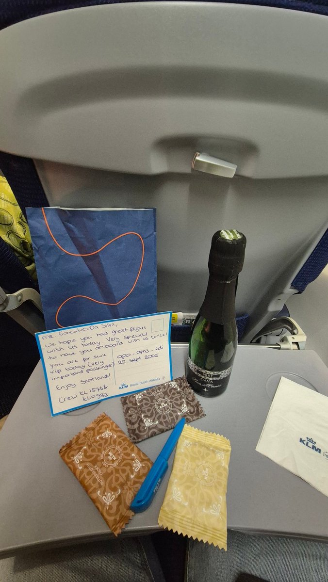 How to convert a normal moment into something special - We only need to turn occasions into opportunities to sponsor smiles.
Thanks <a href="/KLM/">KLM</a> for making me feel special as I was lucky to have the same crew on connecting flights

PS - #kl1576 and #kl933 crew: Thanks for being so nice!