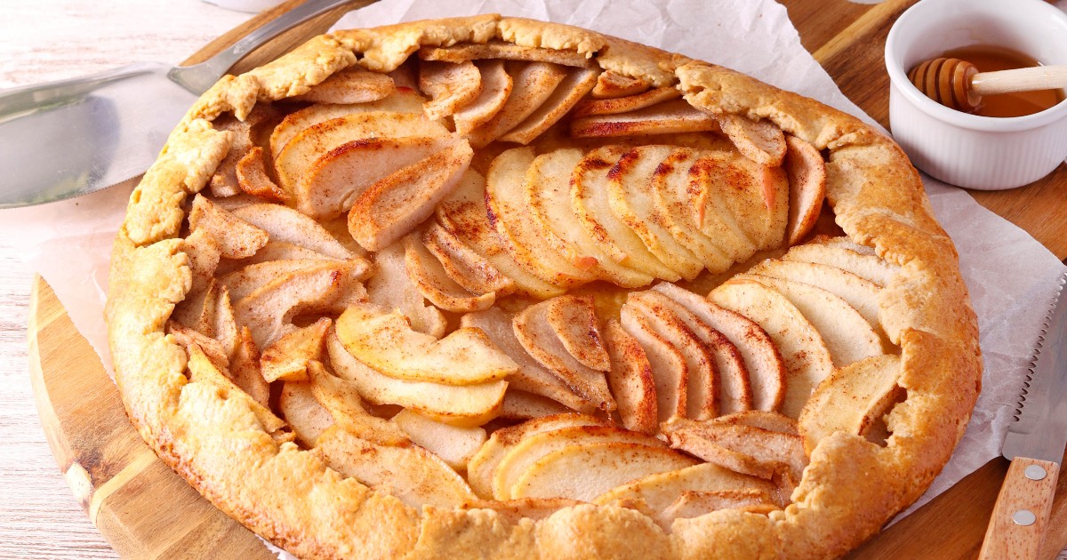 Happy Rosh Hashanah! 🍎🍯

Making an apple honey galette is the perfect way to ring in a sweet new year. ☺️ 

Check out this recipe in our Recipe Center 🍯 bit.ly/46sxDC1