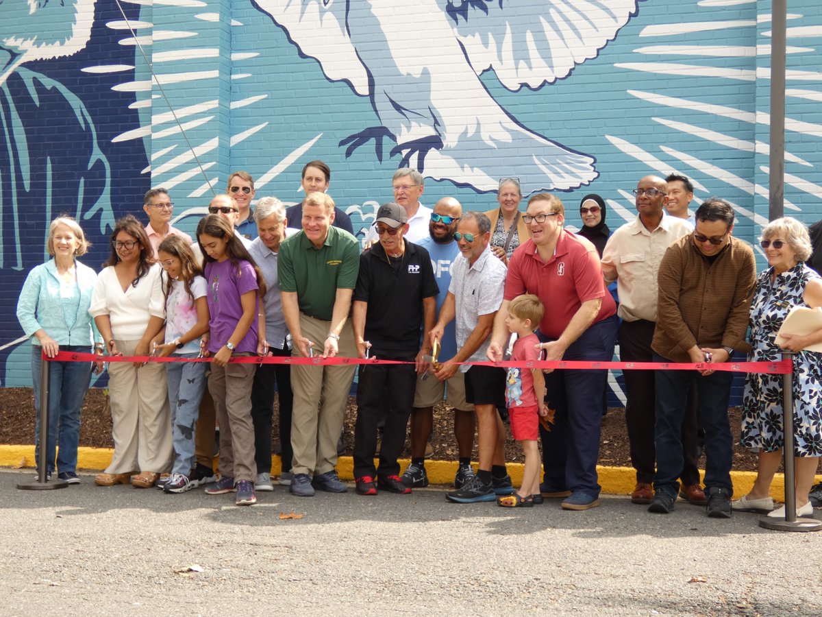 On Saturday, members of Fairfax County Government leadership, the MCC Board and McLean community gathered for the mural dedication celebrating the MCC's 50th anniversary!

We thank artist Jeremy Jarvis for McLean's newest masterpiece and everyone who joined us for this event.