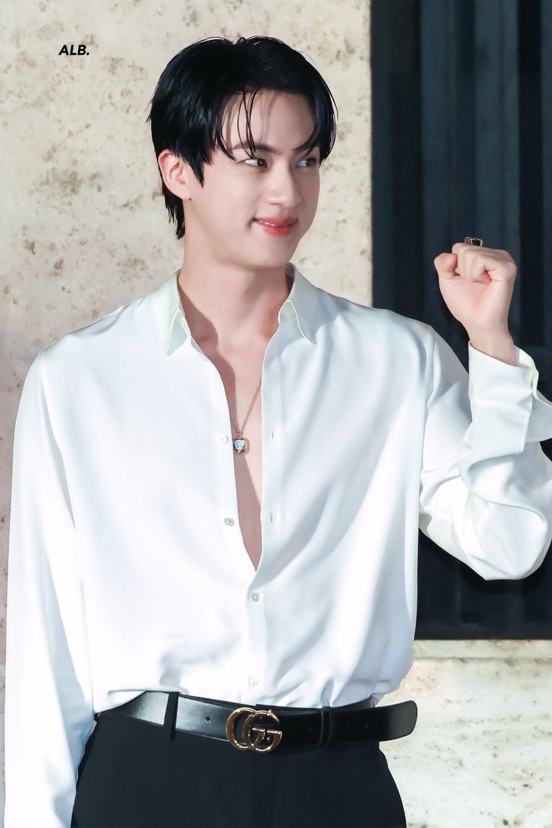250923  Gucci 퇴근

#JinxGucci #구찌 #mfw #GucciLaFamiglia
#방탄소년단진 #김석진 #석진 #진 #BTSJIN #JIN 
<a href="/BTS_twt/">방탄소년단</a>