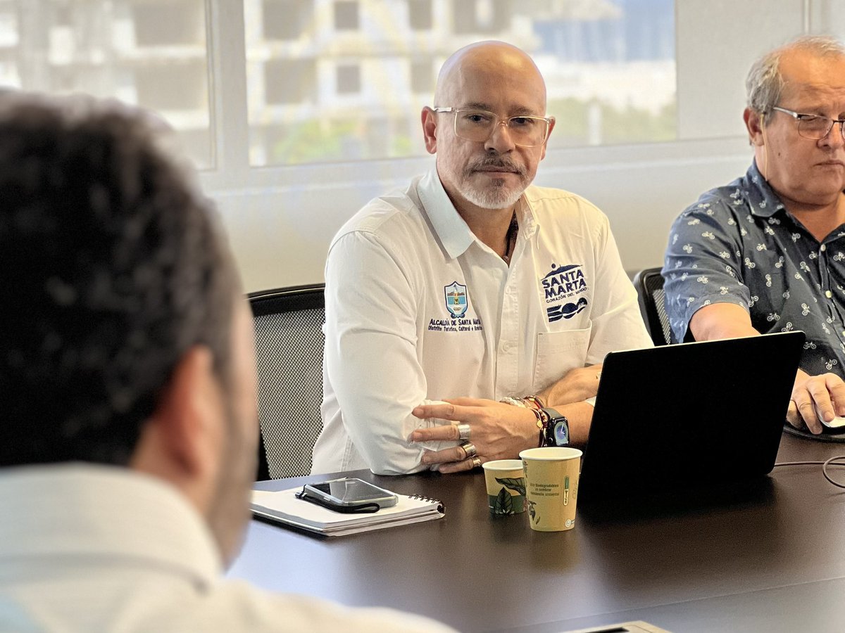 Con la Mesa Intersectorial de Beneficios Tributarios, la <a href="/SantaMartaDTCH/">Alcaldía de Santa Marta</a>, bajo el liderazgo de nuestro alcalde <a href="/CarlosPinedoC/">Carlos Pinedo Cuello</a>, avanza en fortalecer el ecosistema empresarial de la ciudad.

Un espacio donde instituciones, gremios y sector privado impulsan atracción de inversión,