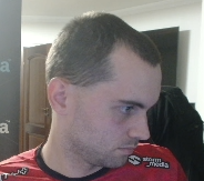 Ten gościu podchodzi i klepie twoją dupeczke cr?