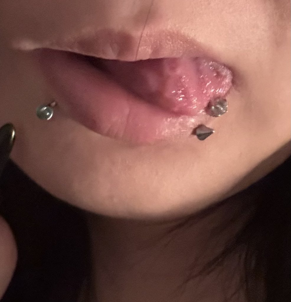 唇钉or唇环 #iiii #4i #女攻 #四爱 #四爱女攻