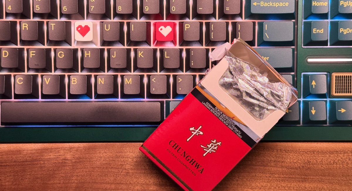 yarimoder's tweet image. i started chainsmoking chunghwas a couple of months ago and i went from totally flat to whatever this is thank you president xi