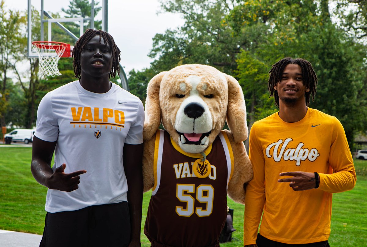 🎀✂️ Thank you UChicago Medicine <a href="/UChicagoMed/">UChicago Medicine</a> and <a href="/ValpoParks/">Valpo Parks</a> for partnering with us on the Will Park Court Rehab Project! The ribbon cutting for the refurbished community basketball court took place today! #GoValpo