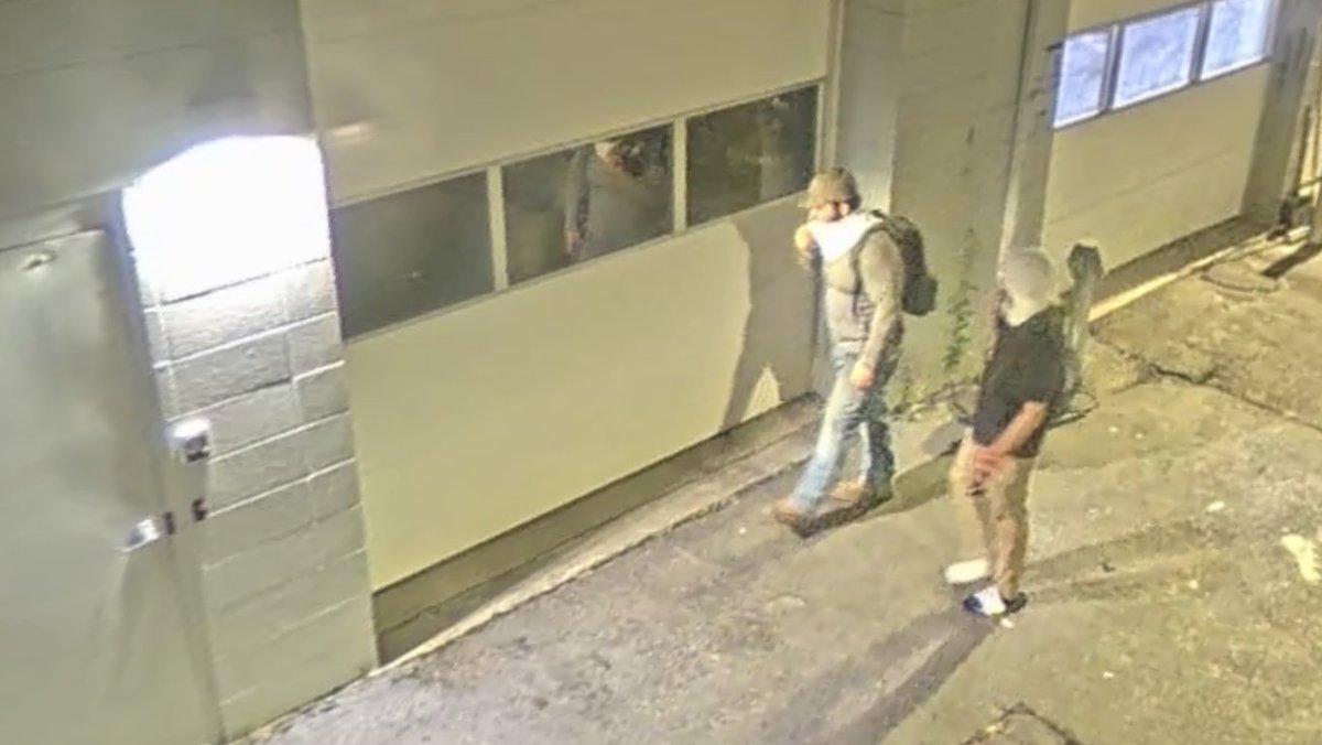 ‼️NEED HELP IDENTIFYING‼️
Do you recognize these individuals?

On Sept. 21 around 9 p.m., these individuals broke into a dealership in the 3800 block of University Drive, stealing tools and two vehicles (since recovered).

Have info? 📲 Contact Inv. Hemphill at 256-472-7222.