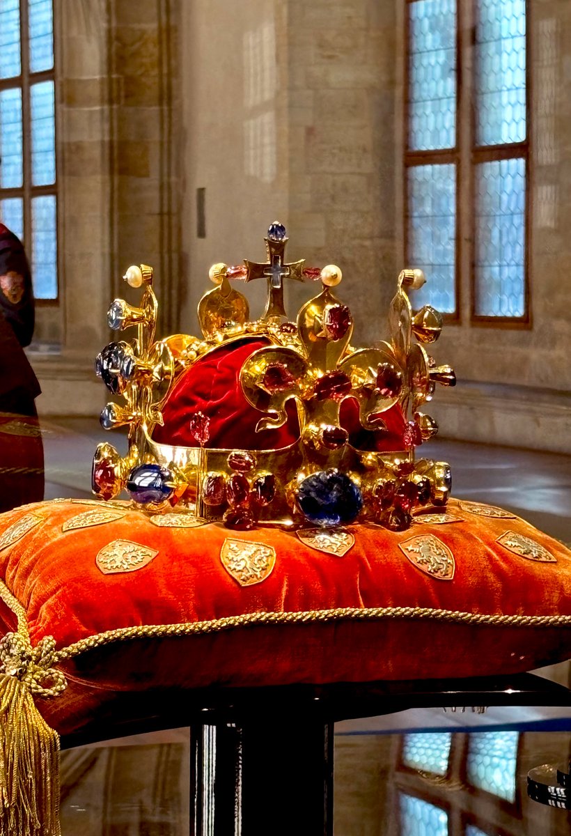 上げ忘れていたやつ。 カール4世の戴冠に際して造られた聖ヴァーツラフ