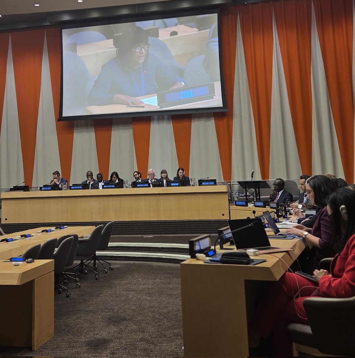 En Reunión Ministerial Grupo Asesor Ad Hoc sobre #Haití, #80AGNU,reafirmamos solidaridad #Cuba con pueblo haitiano,que requiere verdadera cooperación internacional frente efectos devastadores colonialismo e intervención extranjera,y para impulsar desarrollo sostenible y duradero.