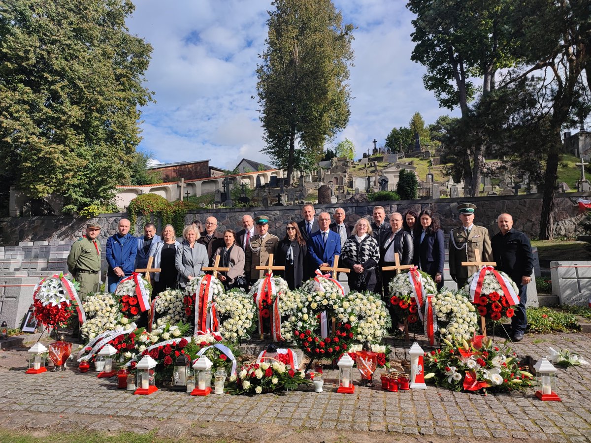 Odra-Niemen wzięła dzisiaj udział w pięknej i wzruszającej uroczystości związanej z pogrzebem 6 żołnierzy AK z oddziału Fakira. To był też czas na docenienie wieloletniej pracy naszych wolontariuszy przy akcji <a href="/ipngovpl/">Instytut Pamięci Narodowej</a> #PowracamyPoSwoich
Dziękujemy IPN za możliwość współpracy.