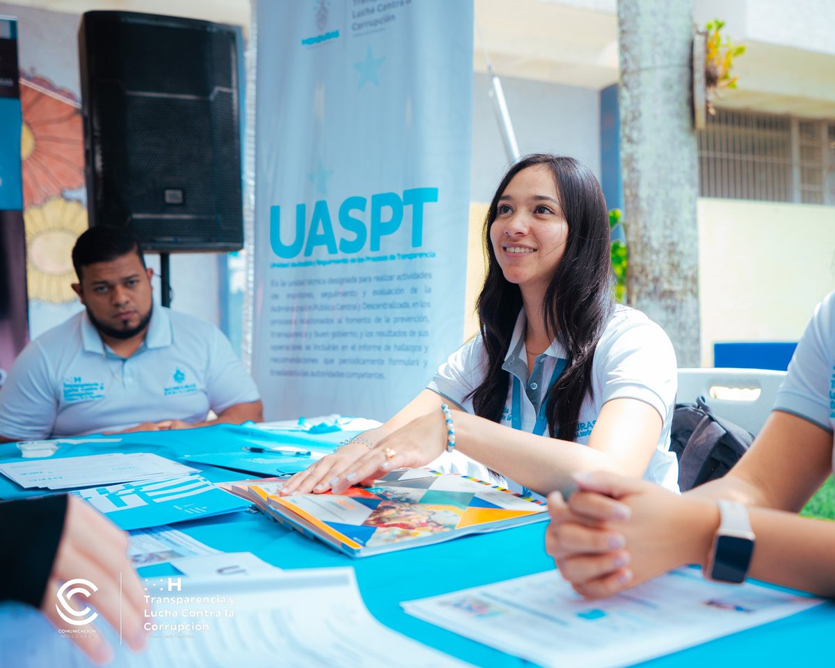 En cumplimiento al Plan de Gobierno de la Refundación de la Presidenta <a href="/XiomaraCastroZ/">Xiomara Castro de Zelaya</a> y conmemorando la Semana de la Transparencia,  esta Secretaría de Estado, representada por la Secretaria General, abogada Karenina Chandías, participó  en la "Feria de Transparencia" organizada