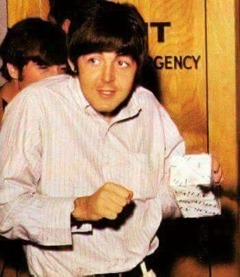 G1MPALICIOUS's tweet image. thread of paul pictures rhat make me hate him even more