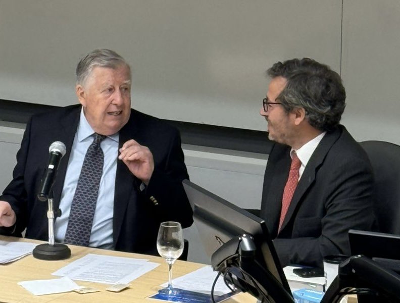 Algunas imágenes del encuentro con el profesor Héctor A. Mairal en el que se discutió la última edición de su obra “Control Judicial de la Administración Pública” a la luz de la Ley Bases. 

La coordinación y la moderación estuvieron a cargo del profesor Hernán España (<a href="/Hmesp/">Hernán España</a>).