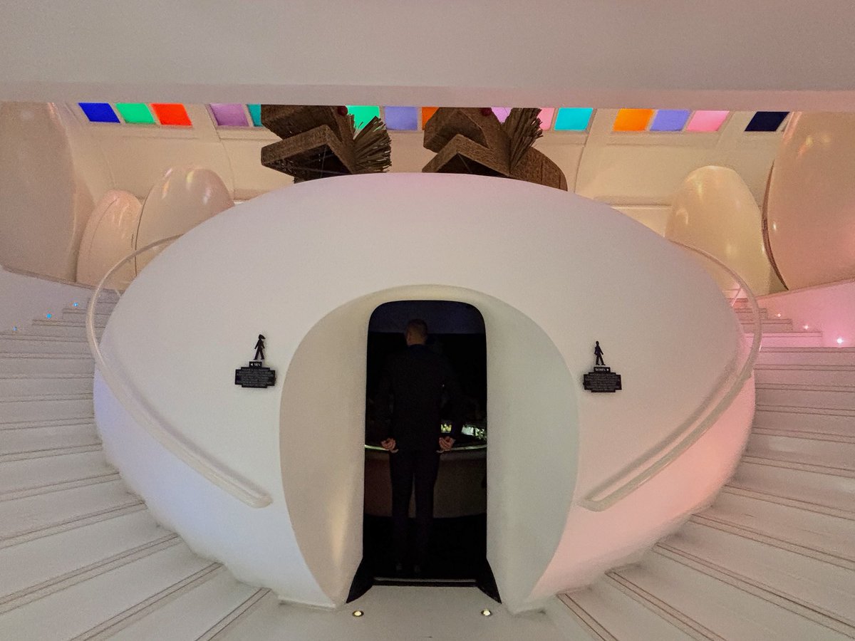 semayserbest's tweet photo. #toiletdesign #toiletdoors #eggs #sketchlondon #shotoniphone 🥚 🚽#capsules https://t.co/uRq8TCtUpQ