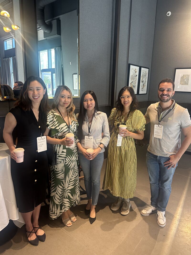 Fondocom's tweet photo. Breakfast hits different when it’s founders around the table ☕

Big s/o to https://t.co/hL0ZDBLc2f and our co-hosts @FidelityPrivate, @justworks, and @vouch_group for bringing the community together

Nothing better than starting the day swapping real stories about building, scaling, and everything in between