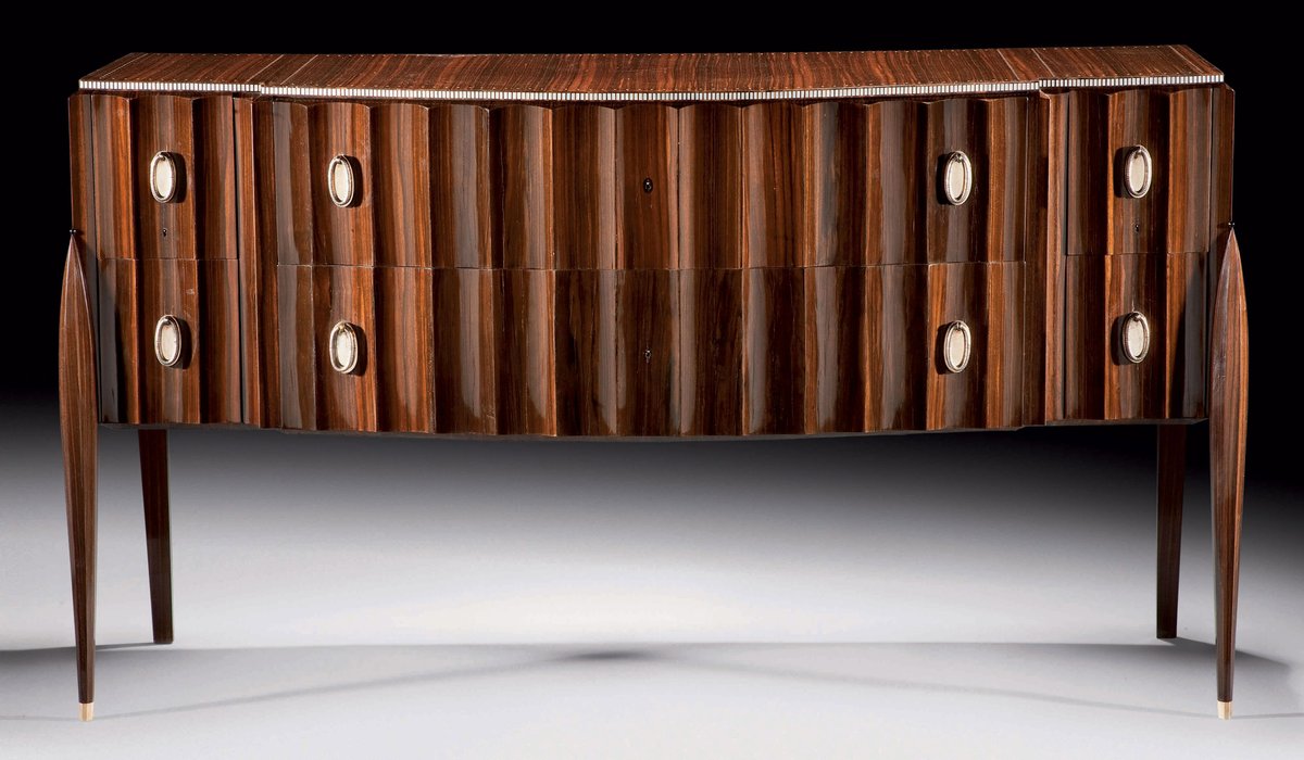 AlmanacAntiques's tweet image. This #Fuseaux #commode, designed by #ÉmileJacquesRuhlmann in 1923, is a fine example of the glamorous #French #ArtDeco #style.  Learn more at
facebook.com/antiquesandmor…