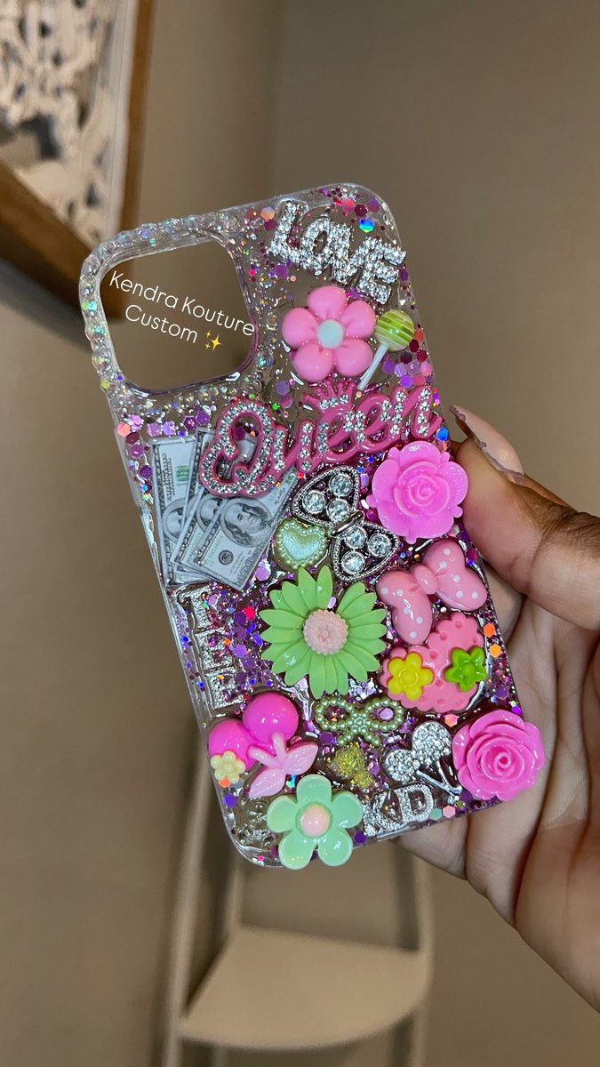 _kennikenn's tweet image. ✨ Get your very own custom-made junk case!
📱 Follow me on IG: @_kennikenn &amp;amp; @kendraakouture
💌 DM me or shop directly on Etsy: kendrakouturecustom.etsy.com 

#juncases #custommade #bling #iPhone17