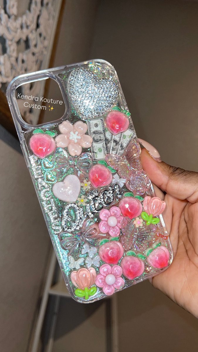 _kennikenn's tweet image. ✨ Get your very own custom-made junk case!
📱 Follow me on IG: @_kennikenn &amp;amp; @kendraakouture
💌 DM me or shop directly on Etsy: kendrakouturecustom.etsy.com 

#juncases #custommade #bling #iPhone17
