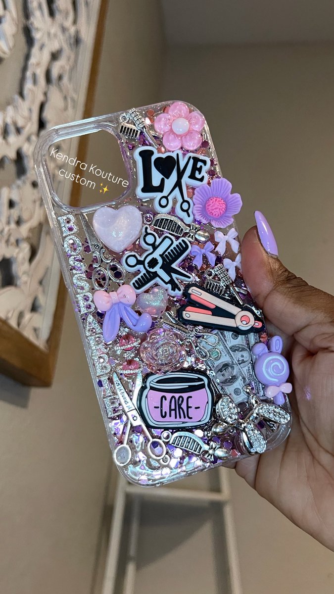 _kennikenn's tweet image. ✨ Get your very own custom-made junk case!
📱 Follow me on IG: @_kennikenn &amp;amp; @kendraakouture
💌 DM me or shop directly on Etsy: kendrakouturecustom.etsy.com 

#juncases #custommade #bling #iPhone17