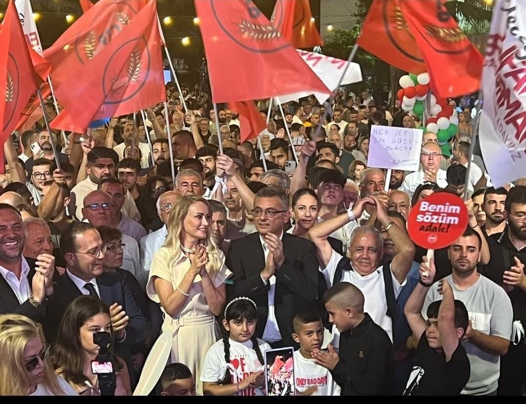 Kampanyasında bir tane KKTC bayrağı kullanmayan biri nasıl olur da KKTC Cumhurbaşkanlığına aday olur?