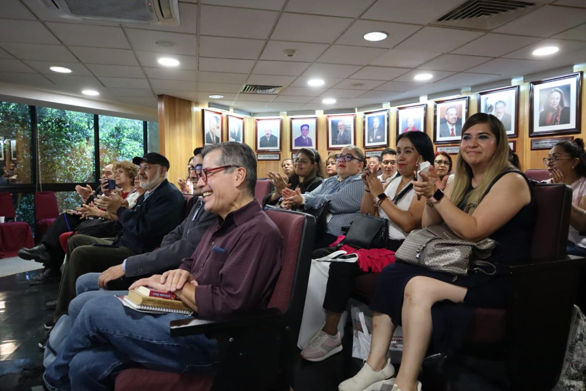 El secretario de #Vivienda, <a href="/IntiMunoz/">Inti Muñoz</a> participa en la mesa de diálogo “Memoria, resistencia y reconstrucción" con el tema “Vivienda Digna” , 
en el marco de conferencias y conversatorios para la reflexión sobre los sismos de 1985 y 2017.

<a href="/SGIRPC_CDMX/">Secretaría de Gestión Integral de Riesgos y PC</a>
Sigue la transmisión