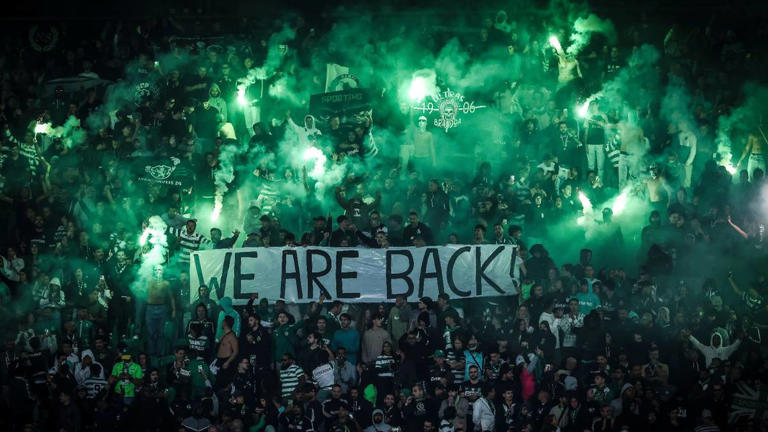 BZ76_'s tweet photo. Foram presos, foram proibidos de entrar no estádio, foram tiradas todas as regalias que podiam existir ás claques, foram tratados como lixo mas, meus amigos, a Juve Leo por muito que queiram já mais irá acabar, É SÓ AMOR...INCONDICIONAL!

UM DIA JUVE LEO, JUVE LEO ATÉ MORRER! https://t.co/RB9CiwQEPY
