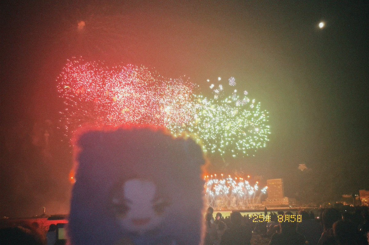uuuminnn_'s tweet photo. 🎆 https://t.co/R9jSVqVnhD