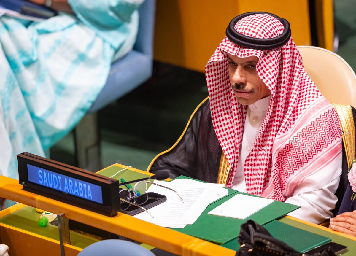 KSAmofaEN's tweet photo. #NewYork | Foreign Minister HH Prince @FaisalbinFarhan heads the Kingdom’s delegation at the opening of the General Debate of the 80th session of the UN General Assembly.

#UNGA80 https://t.co/yxDy12O8vK